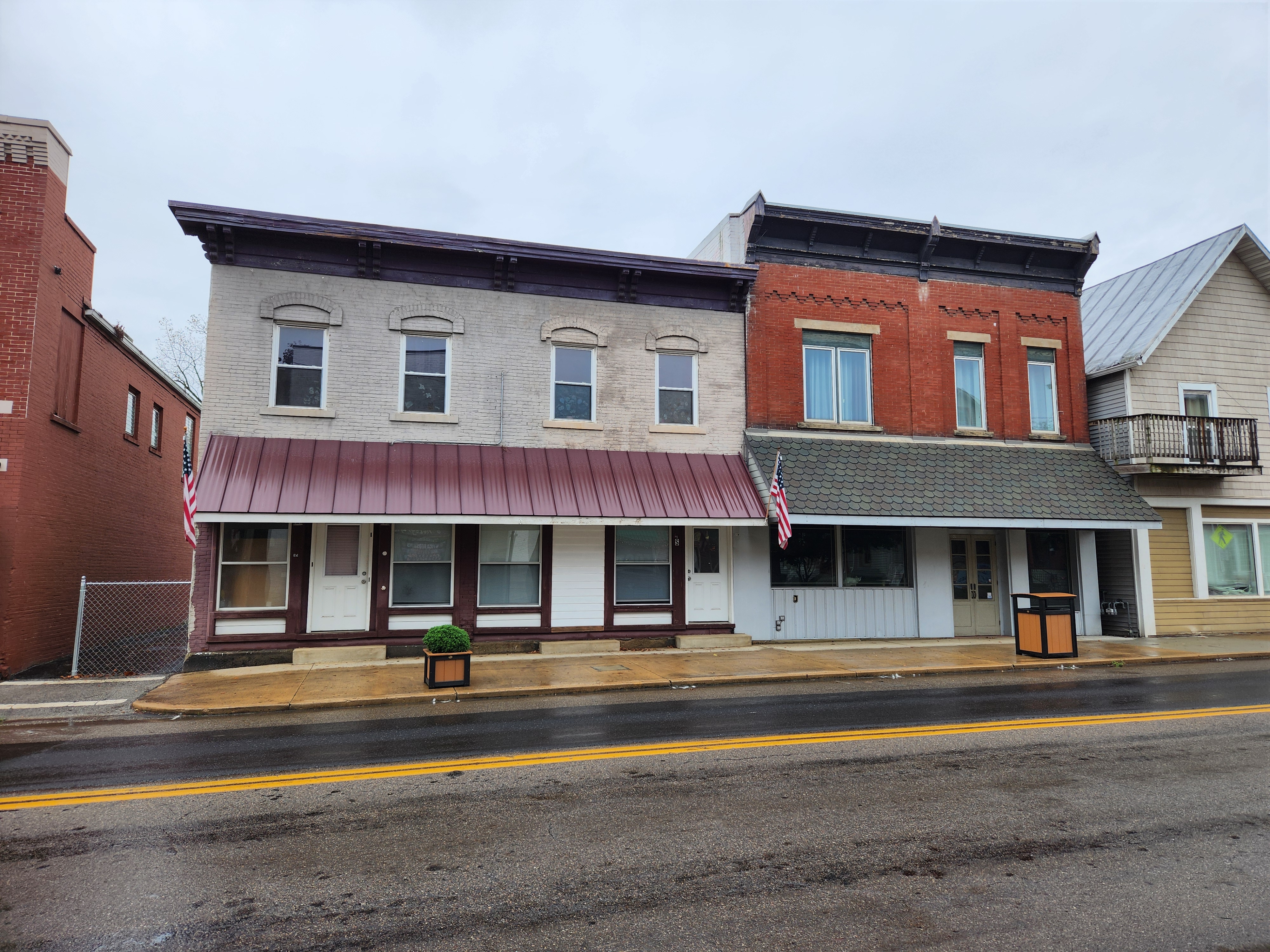 41-55 S. Main St. Residential/Commercial units in Utica, OH